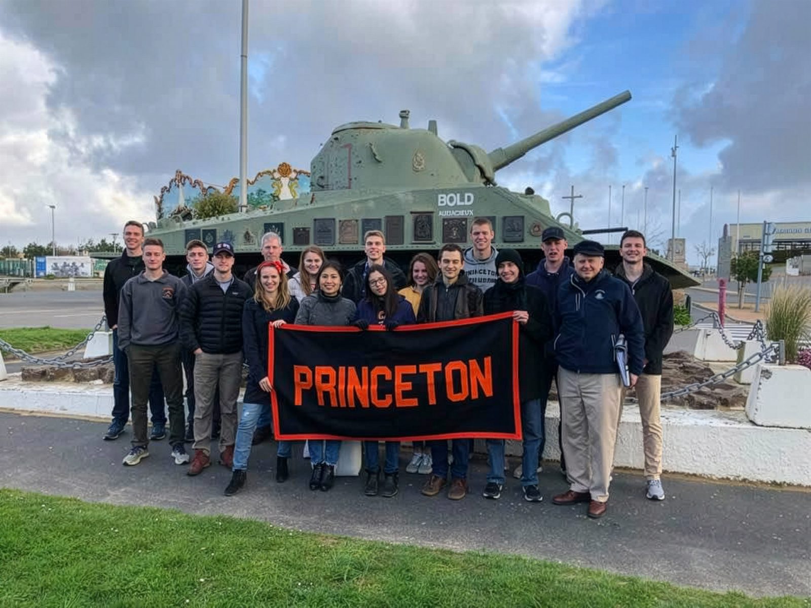 Kevin Weddle leading a battlefield tour group